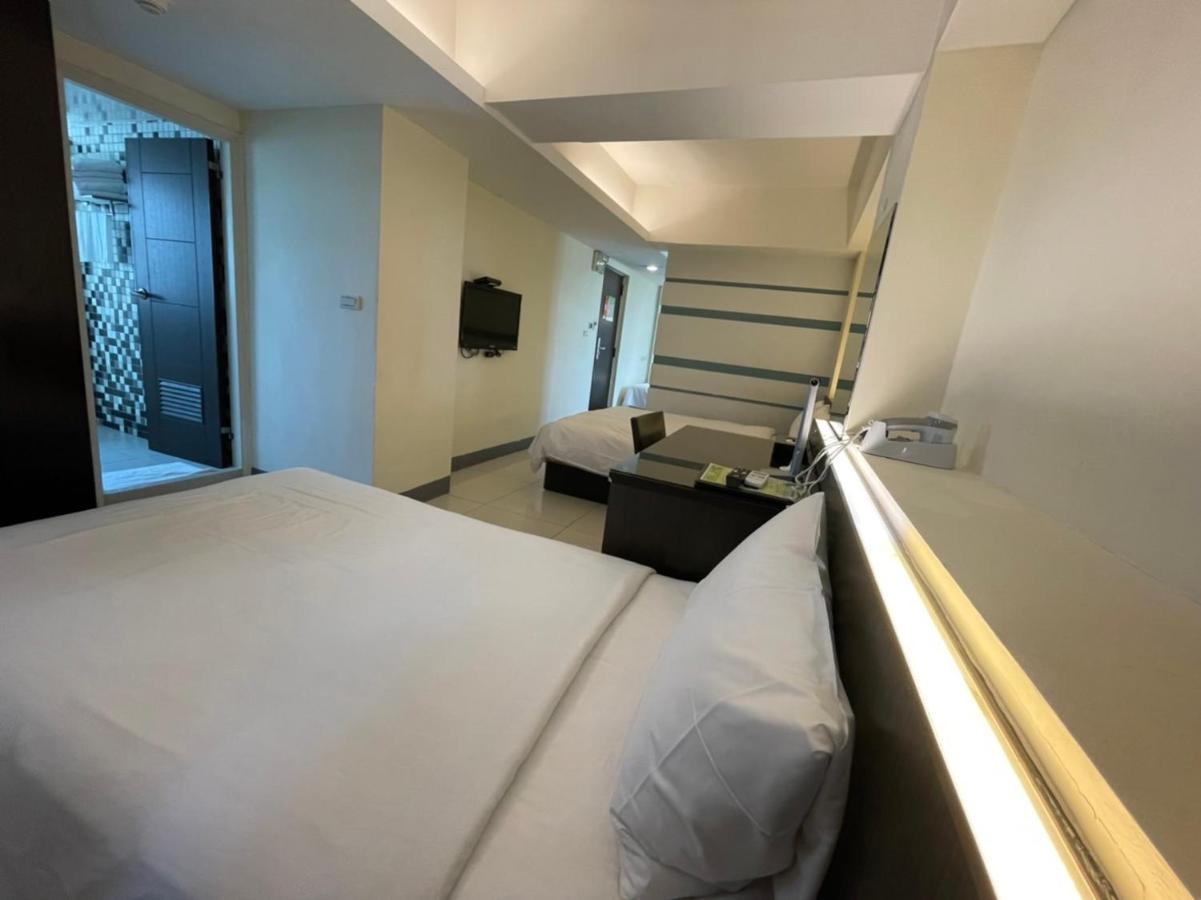 Kiwi Express Hotel - Kaohsiung Station Eksteriør bilde