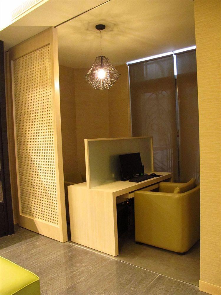 Kiwi Express Hotel - Kaohsiung Station Eksteriør bilde