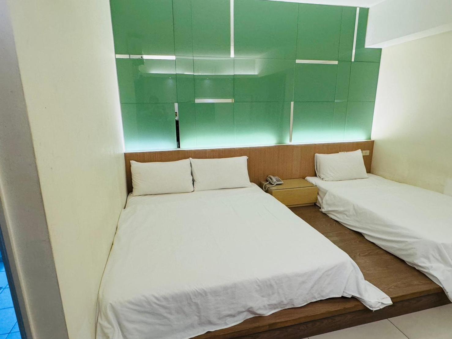 Kiwi Express Hotel - Kaohsiung Station Eksteriør bilde