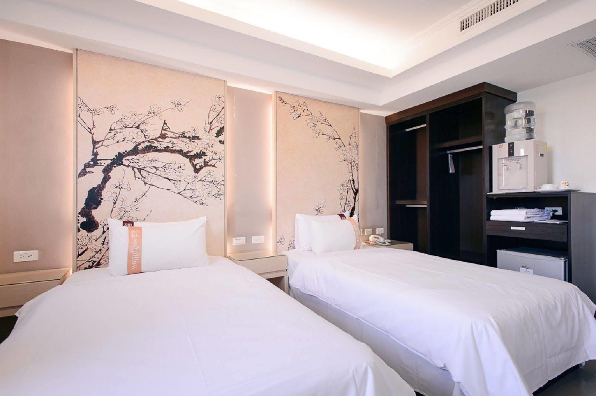 Kiwi Express Hotel - Kaohsiung Station Eksteriør bilde
