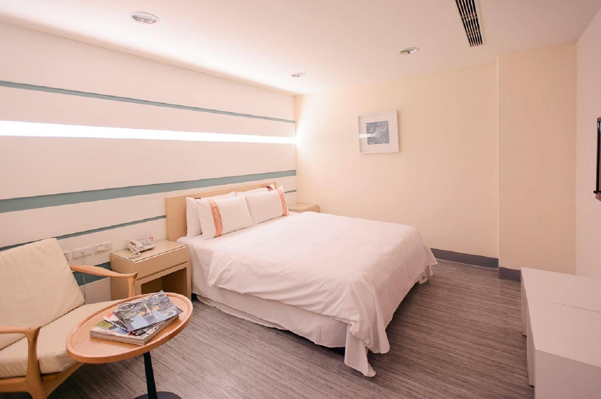 Kiwi Express Hotel - Kaohsiung Station Eksteriør bilde