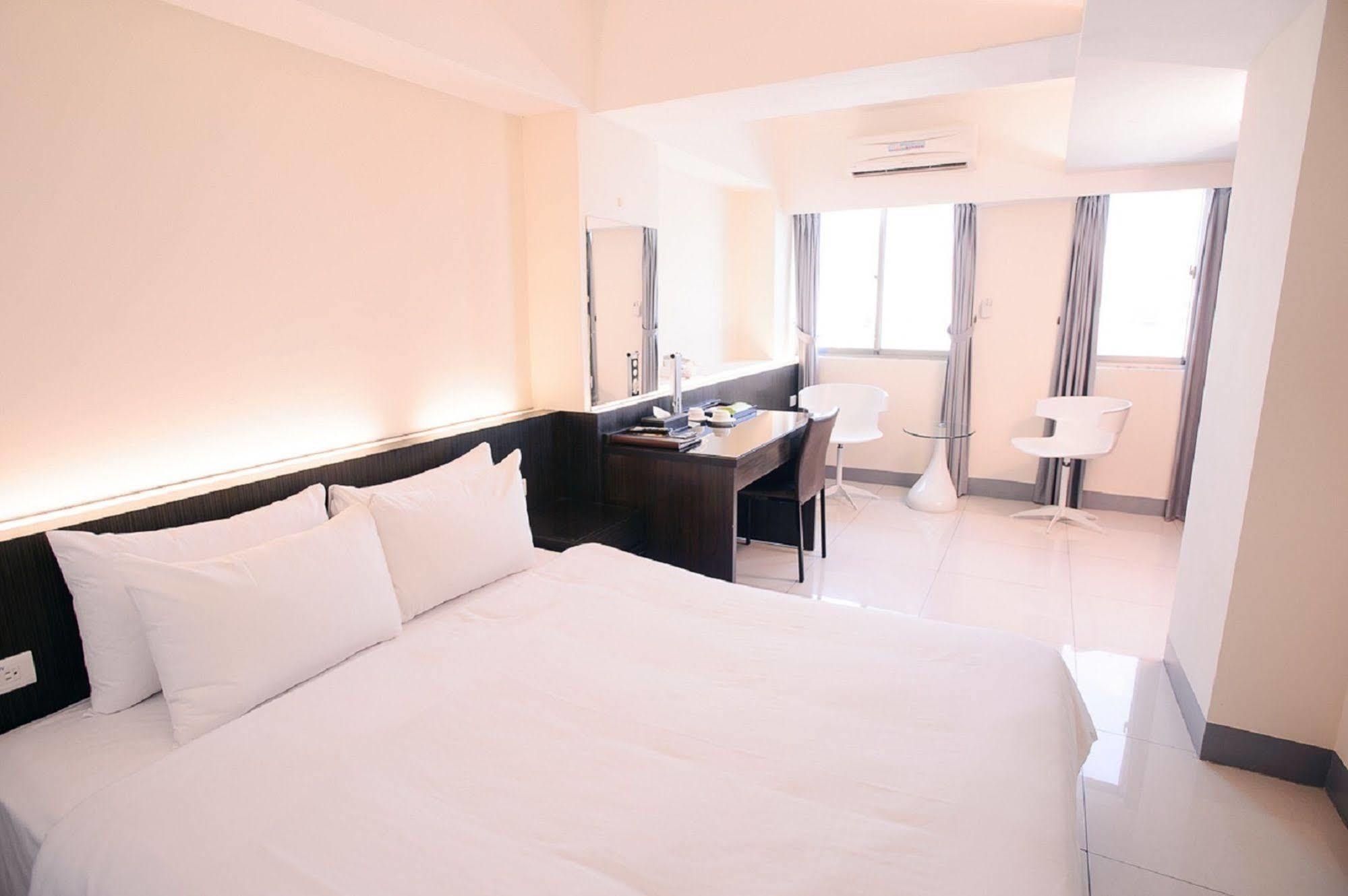 Kiwi Express Hotel - Kaohsiung Station Eksteriør bilde