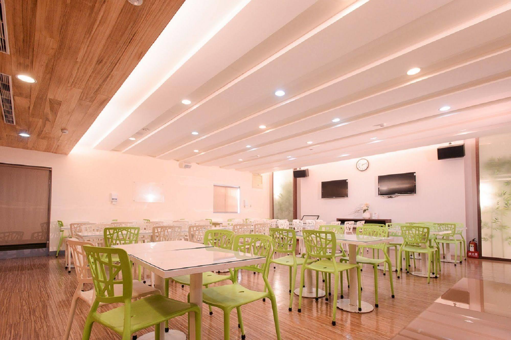 Kiwi Express Hotel - Kaohsiung Station Eksteriør bilde