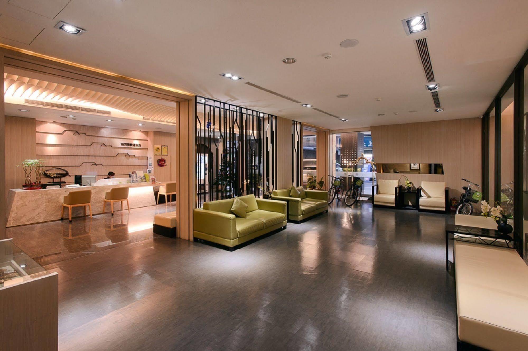 Kiwi Express Hotel - Kaohsiung Station Eksteriør bilde
