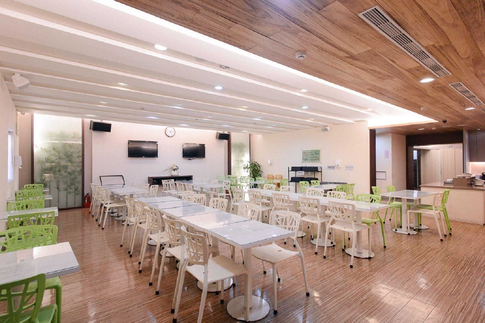 Kiwi Express Hotel - Kaohsiung Station Eksteriør bilde