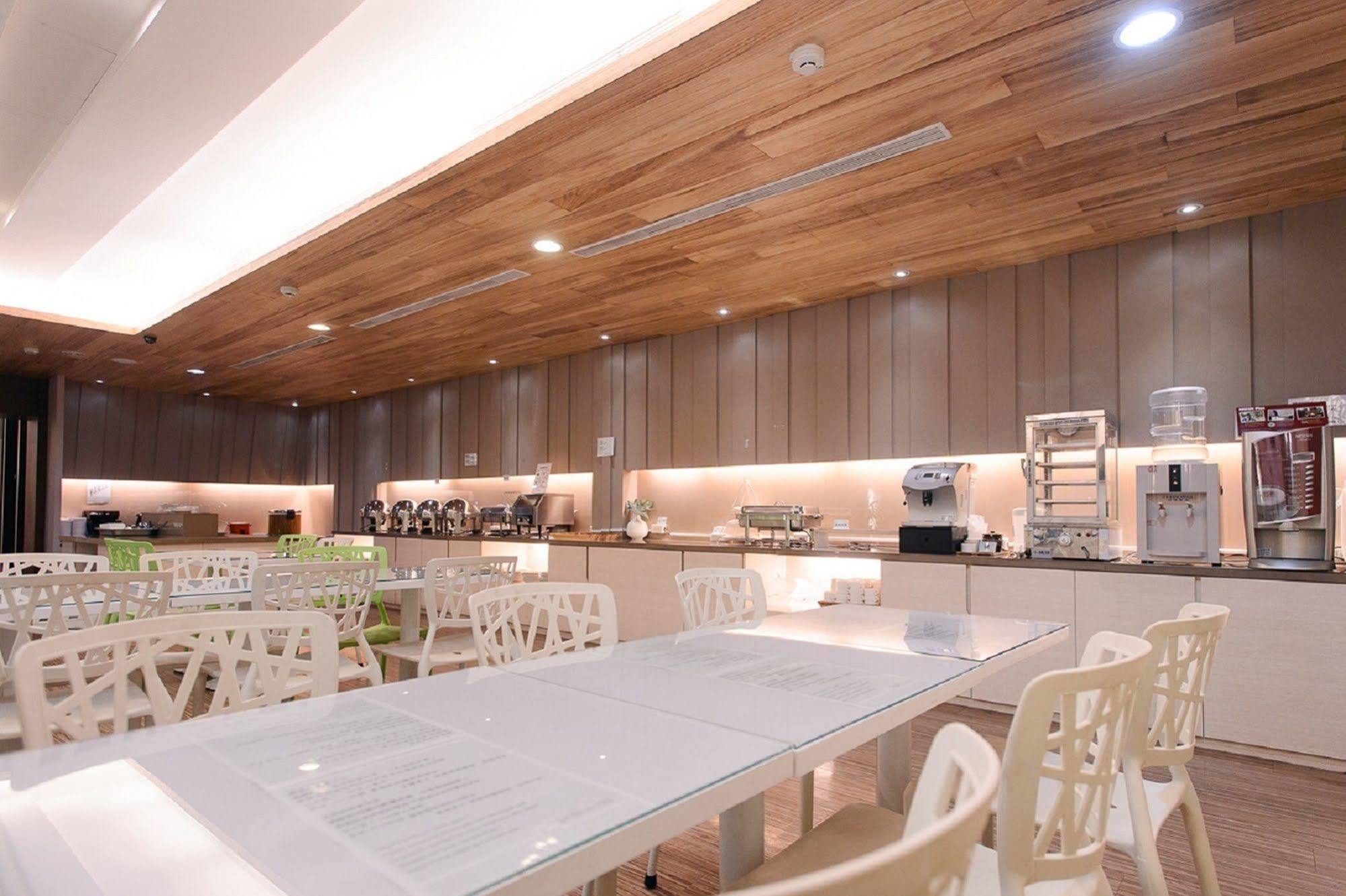 Kiwi Express Hotel - Kaohsiung Station Eksteriør bilde